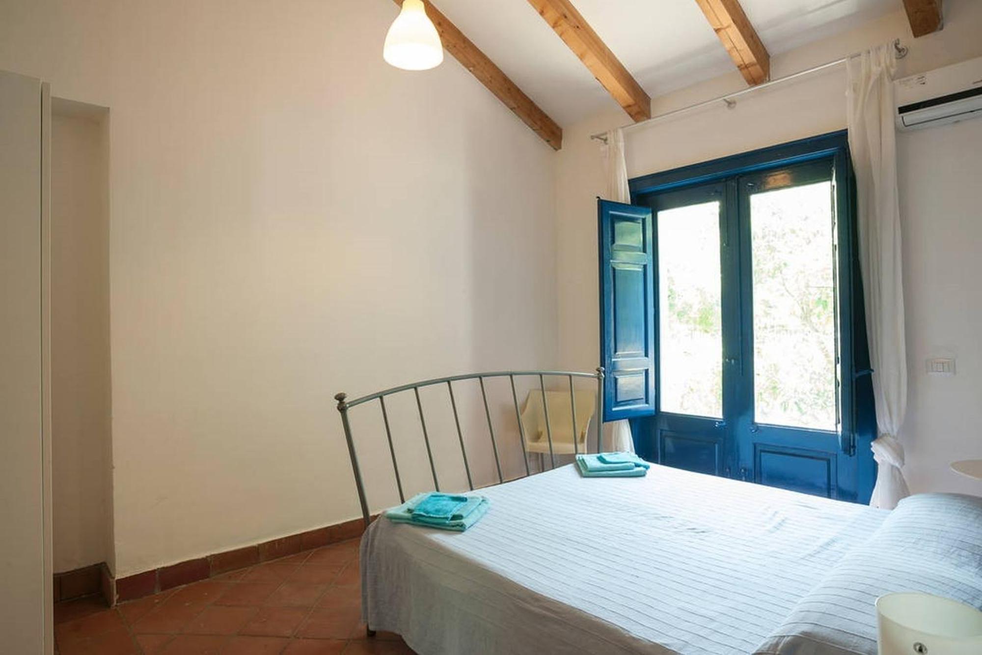 アチレアーレCome In Sicily La Pietra Monacaアパートメント 部屋 写真