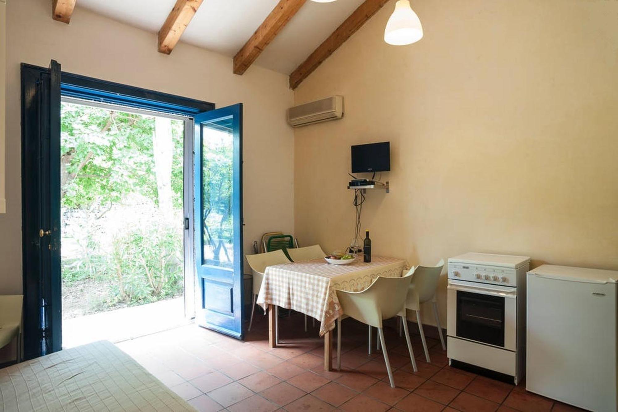 アチレアーレCome In Sicily La Pietra Monacaアパートメント 部屋 写真