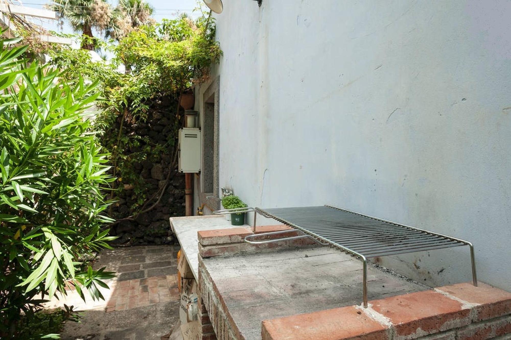 アチレアーレCome In Sicily La Pietra Monacaアパートメント 部屋 写真
