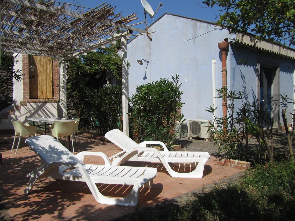 アチレアーレCome In Sicily La Pietra Monacaアパートメント 部屋 写真