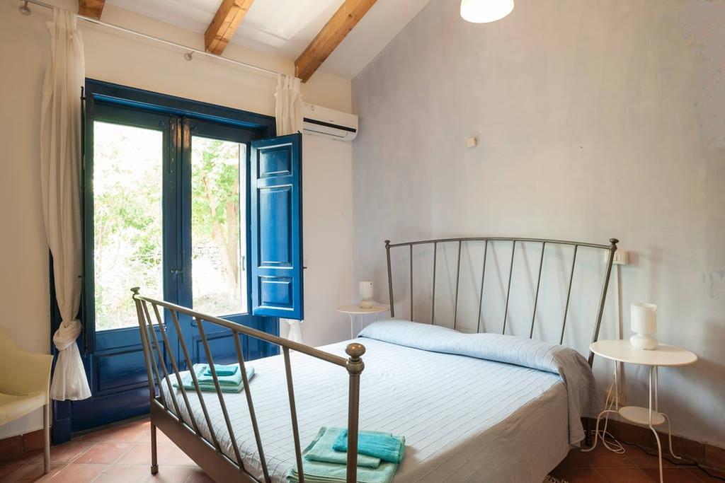 アチレアーレCome In Sicily La Pietra Monacaアパートメント 部屋 写真
