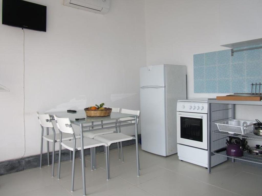 アチレアーレCome In Sicily La Pietra Monacaアパートメント 部屋 写真